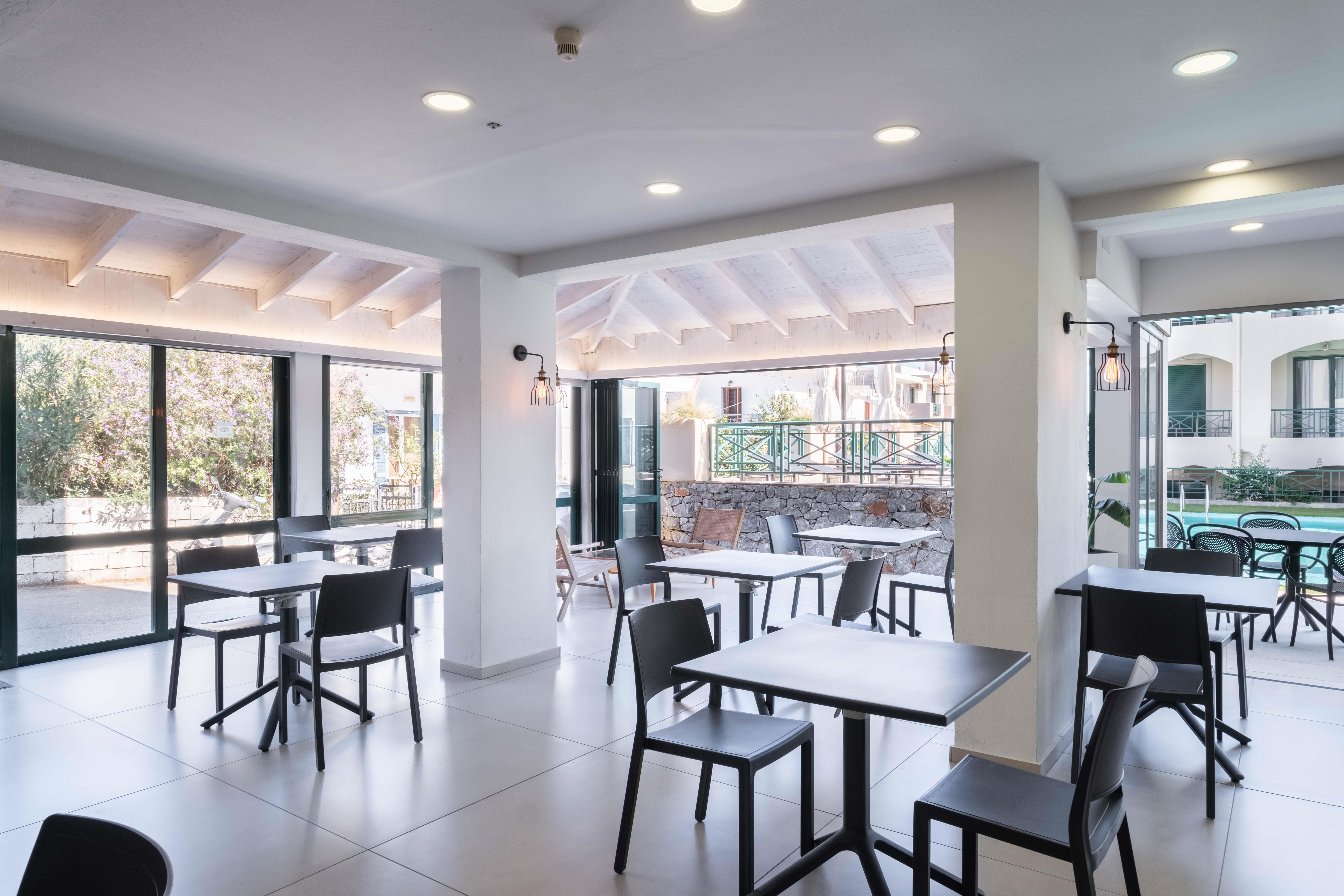 Hotel Romantica slide 3