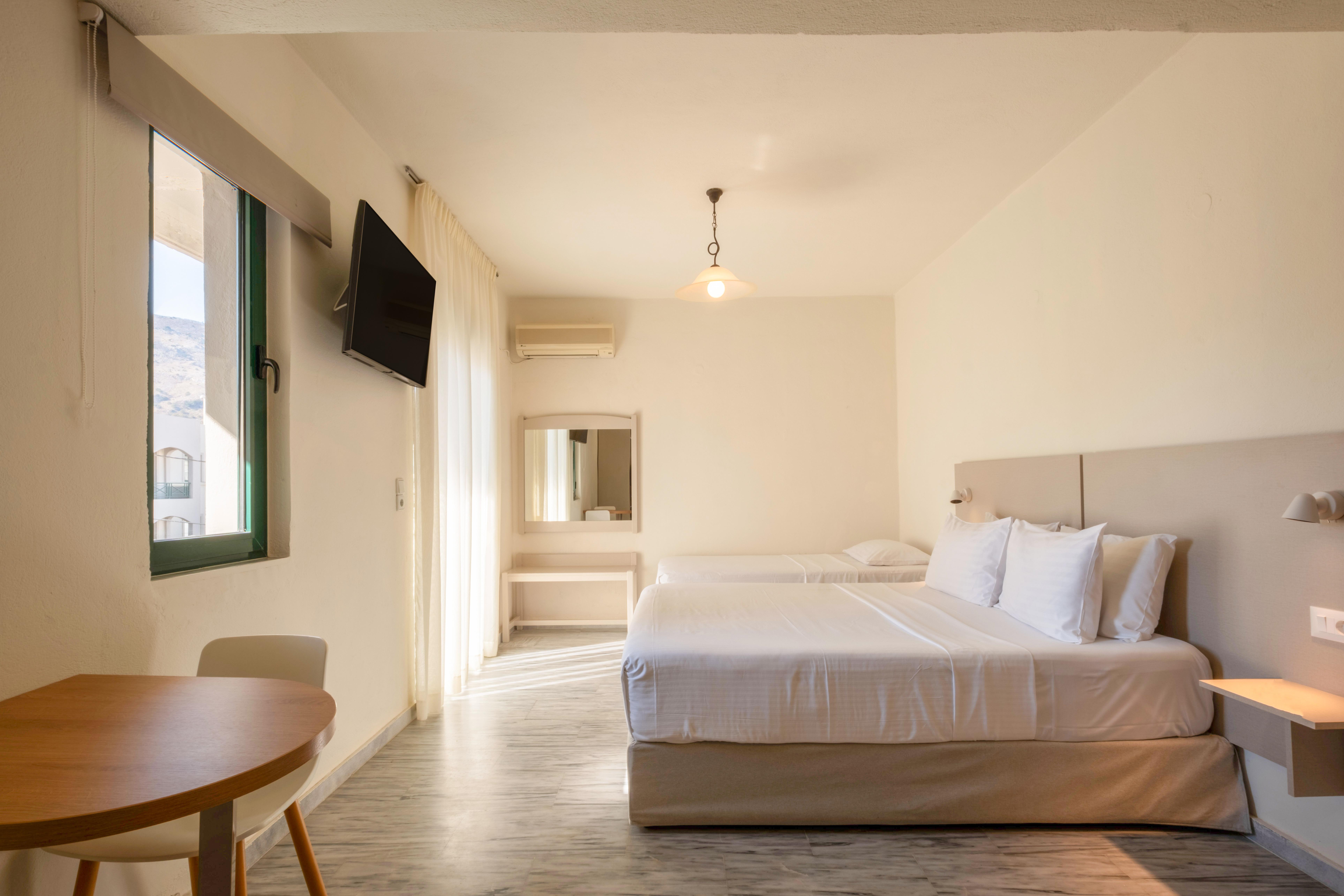 Hotel Romantica slide 2