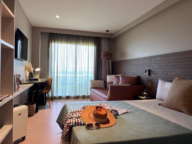 Hotel ALEGRIA El Mar slide 3