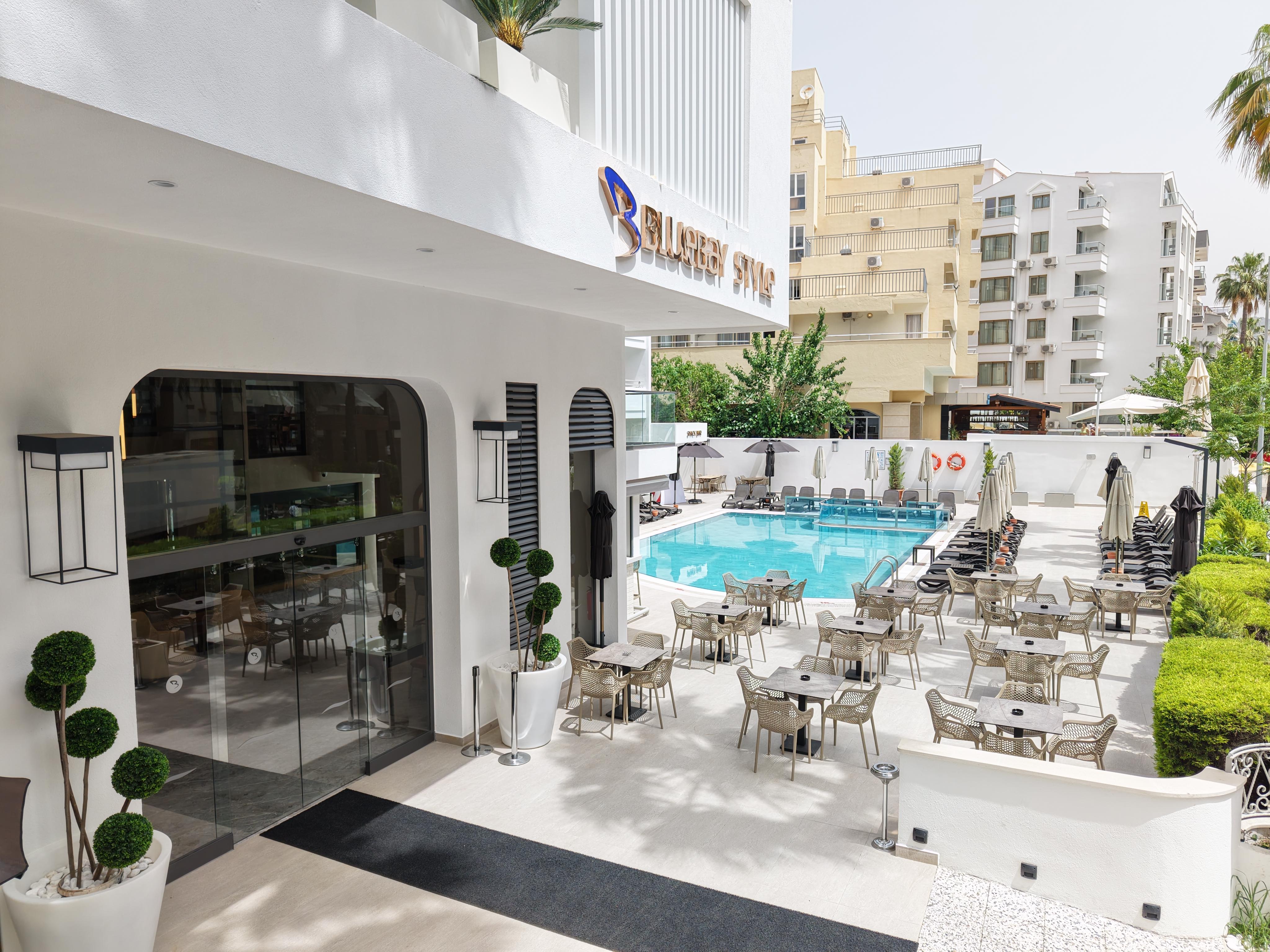 Hotel Blue Bay Style slide 2