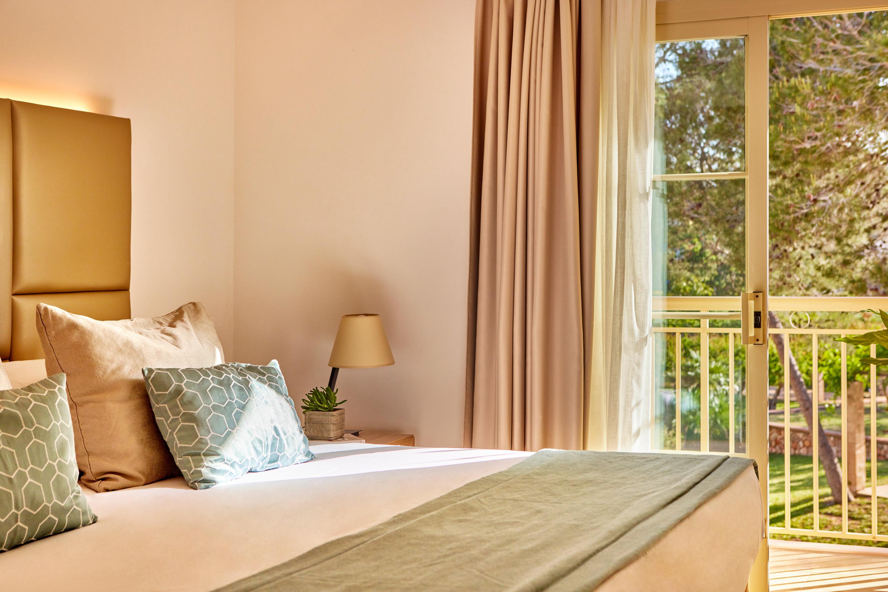 Aparthotel Zafiro Mallorca slide 3