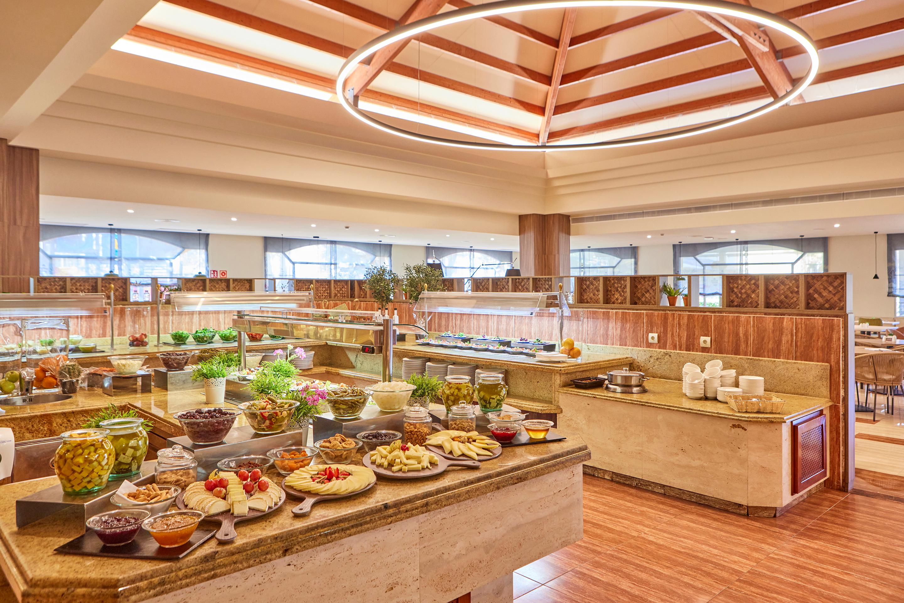 Aparthotel Zafiro Mallorca slide 5