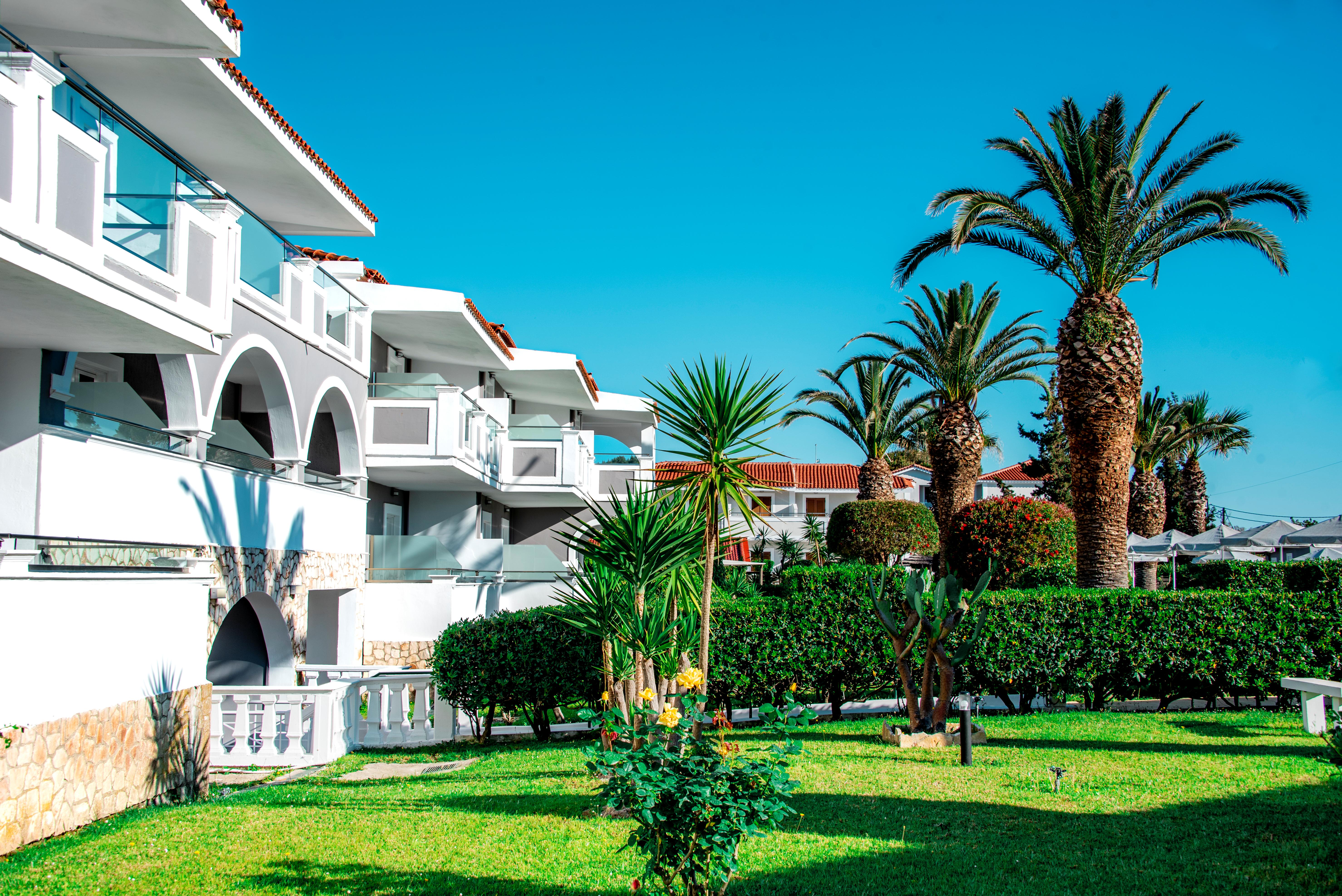 Hotel Golden Sun slide 2