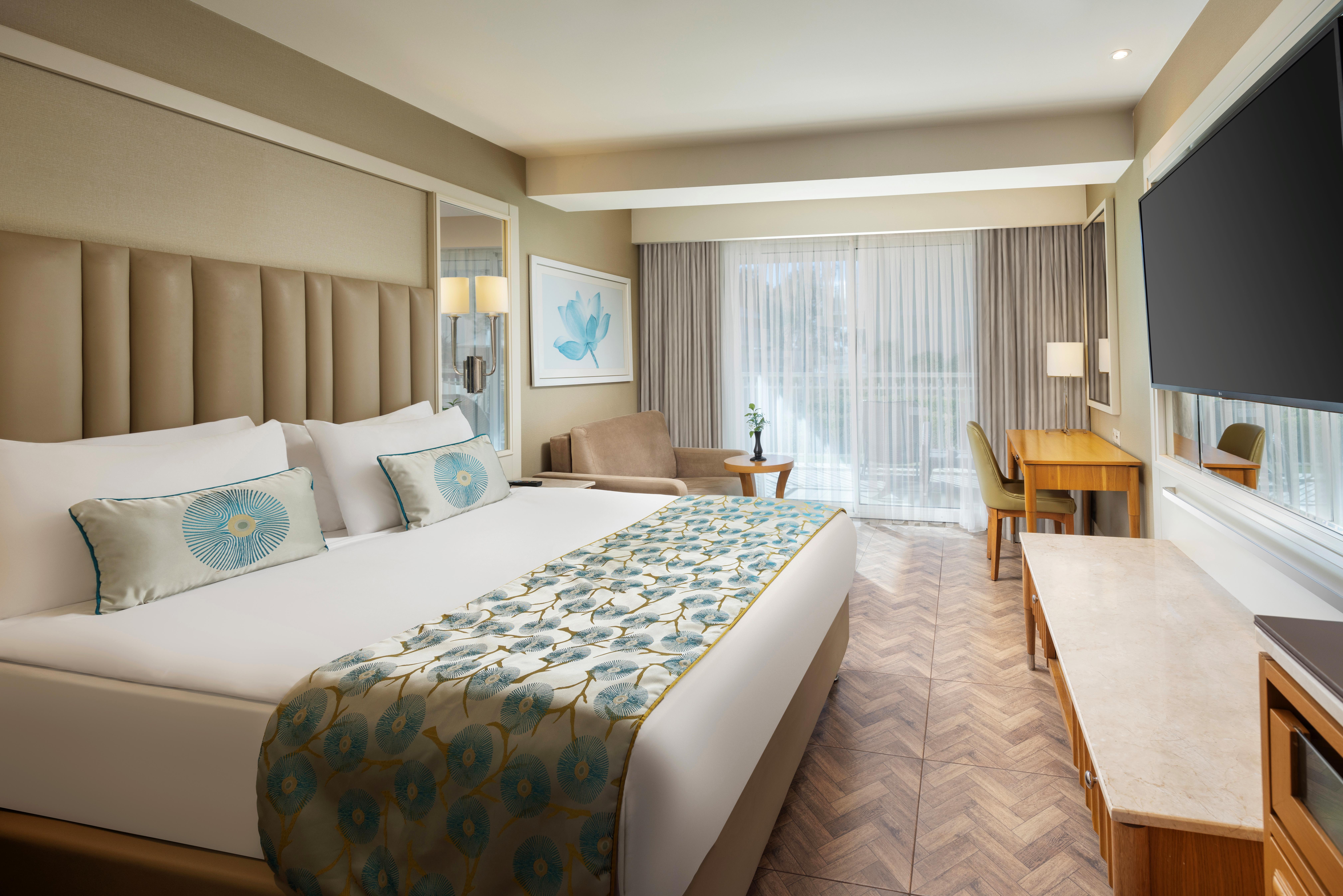 Hotel Titanic Deluxe Lara slide 3