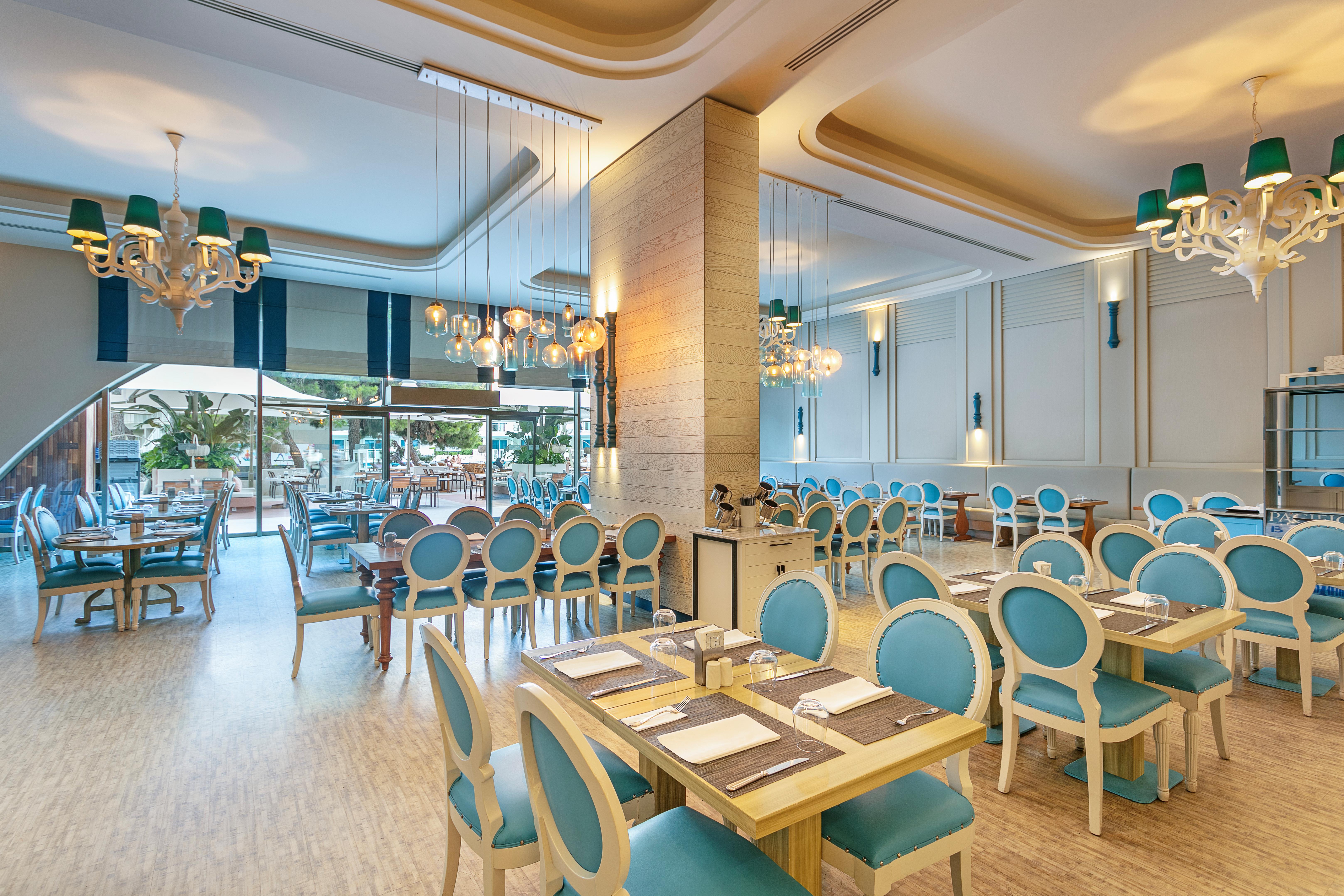 Hotel Titanic Deluxe Lara slide 5