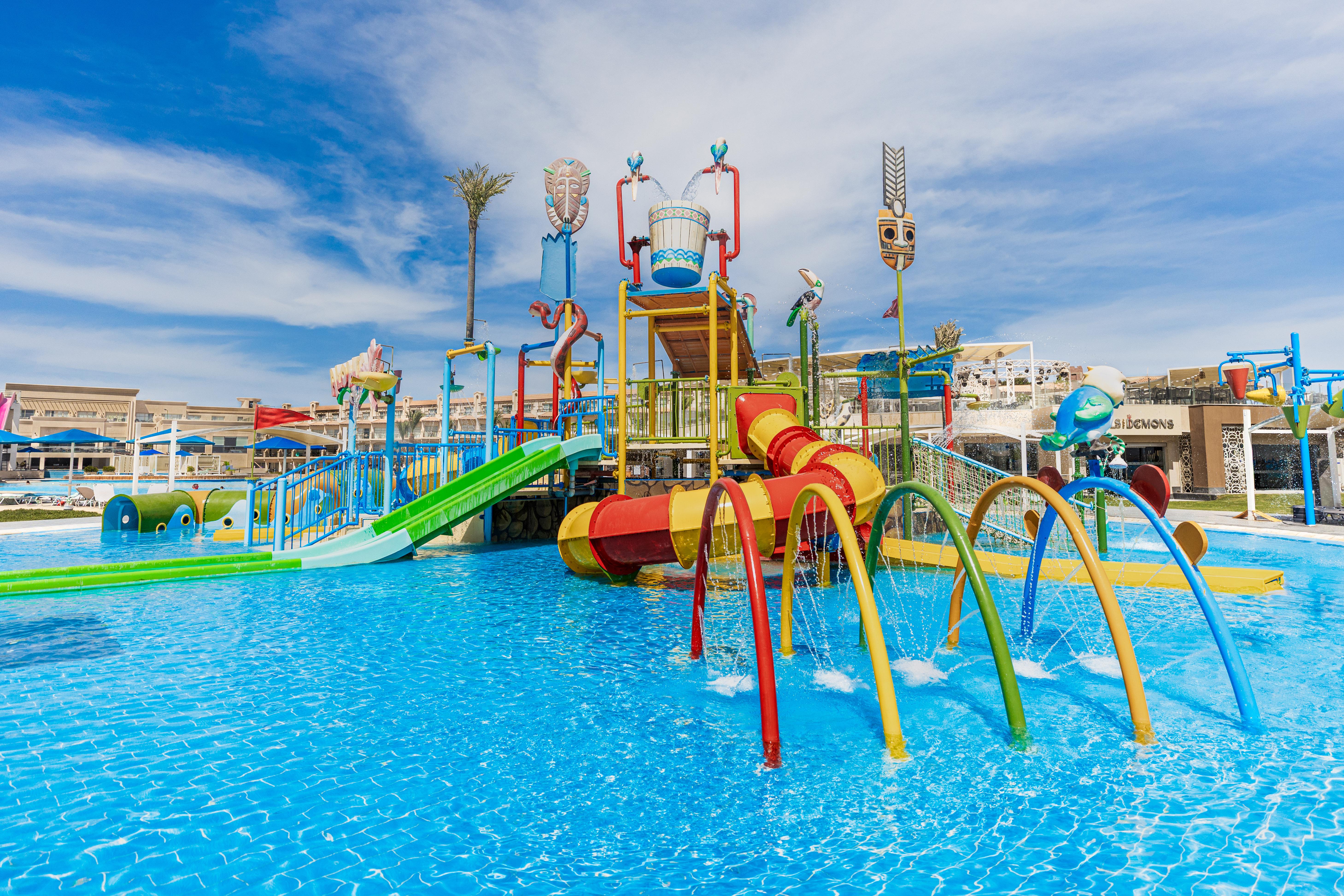 THE V Luxury Resort Sahl Hasheesh slide 3