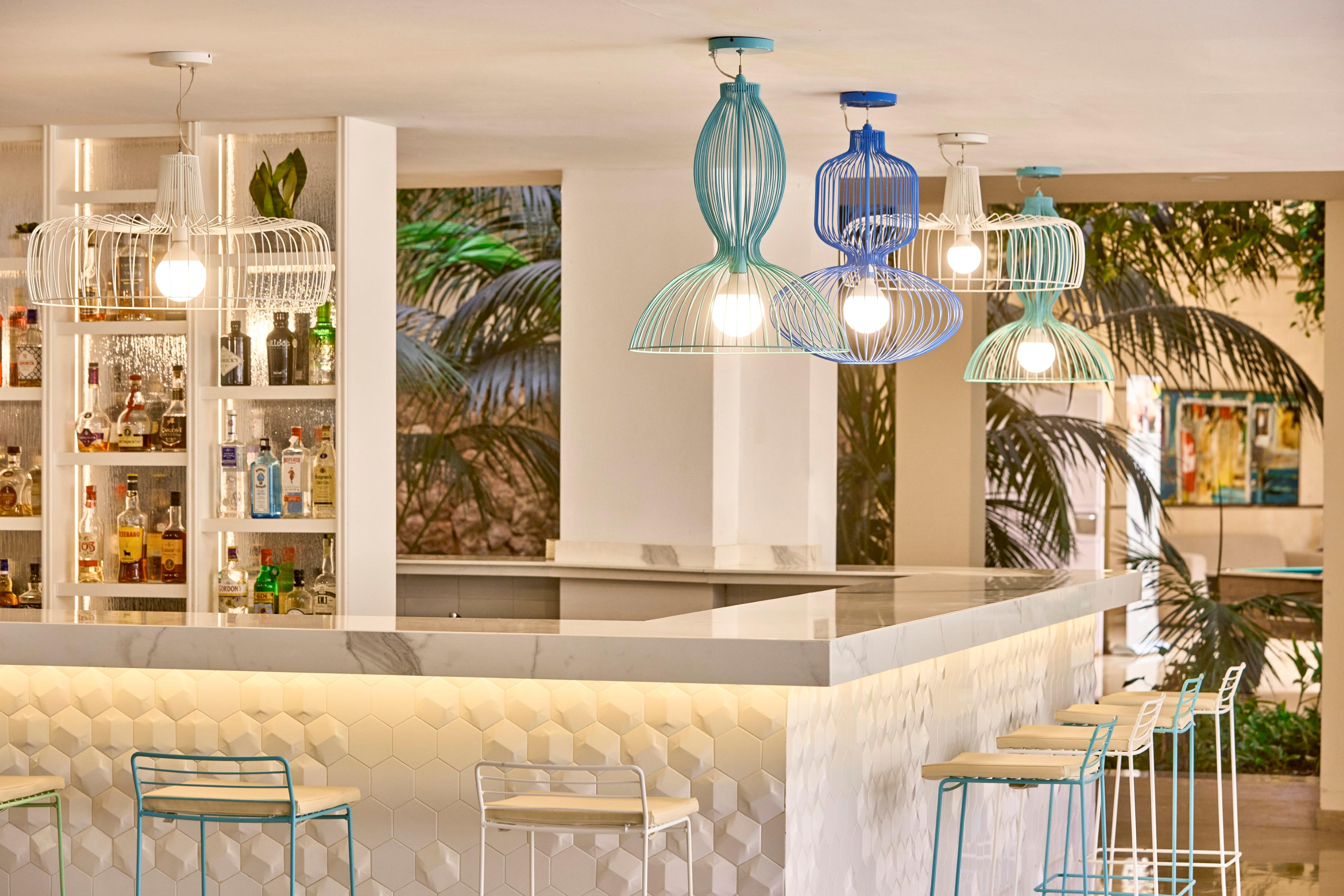 Zafiro Palmanova & Spa slide 4