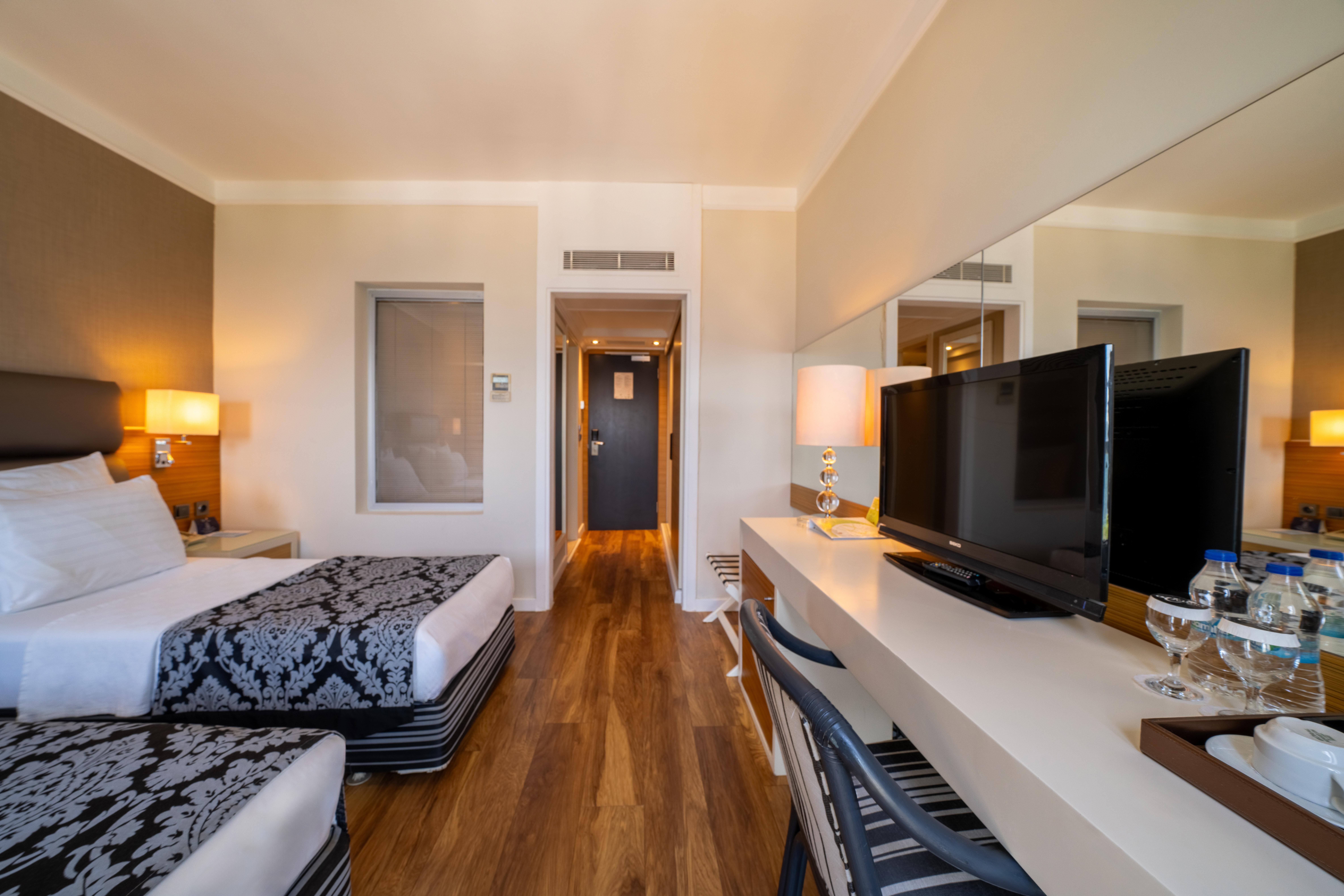 Hotel Cettia Beach Resort  slide 3