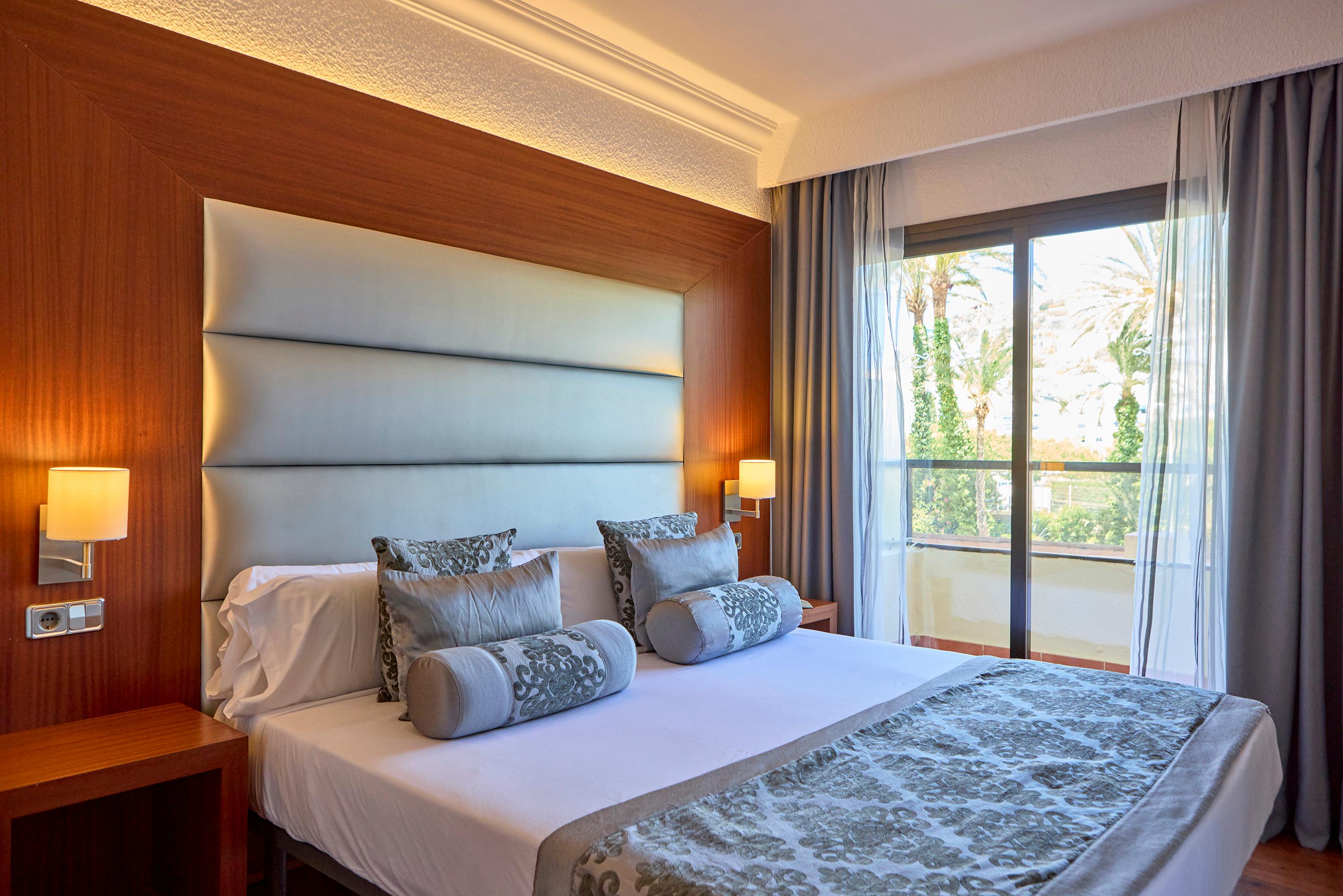 Hotel Zafiro Rey don Jaime slide 4