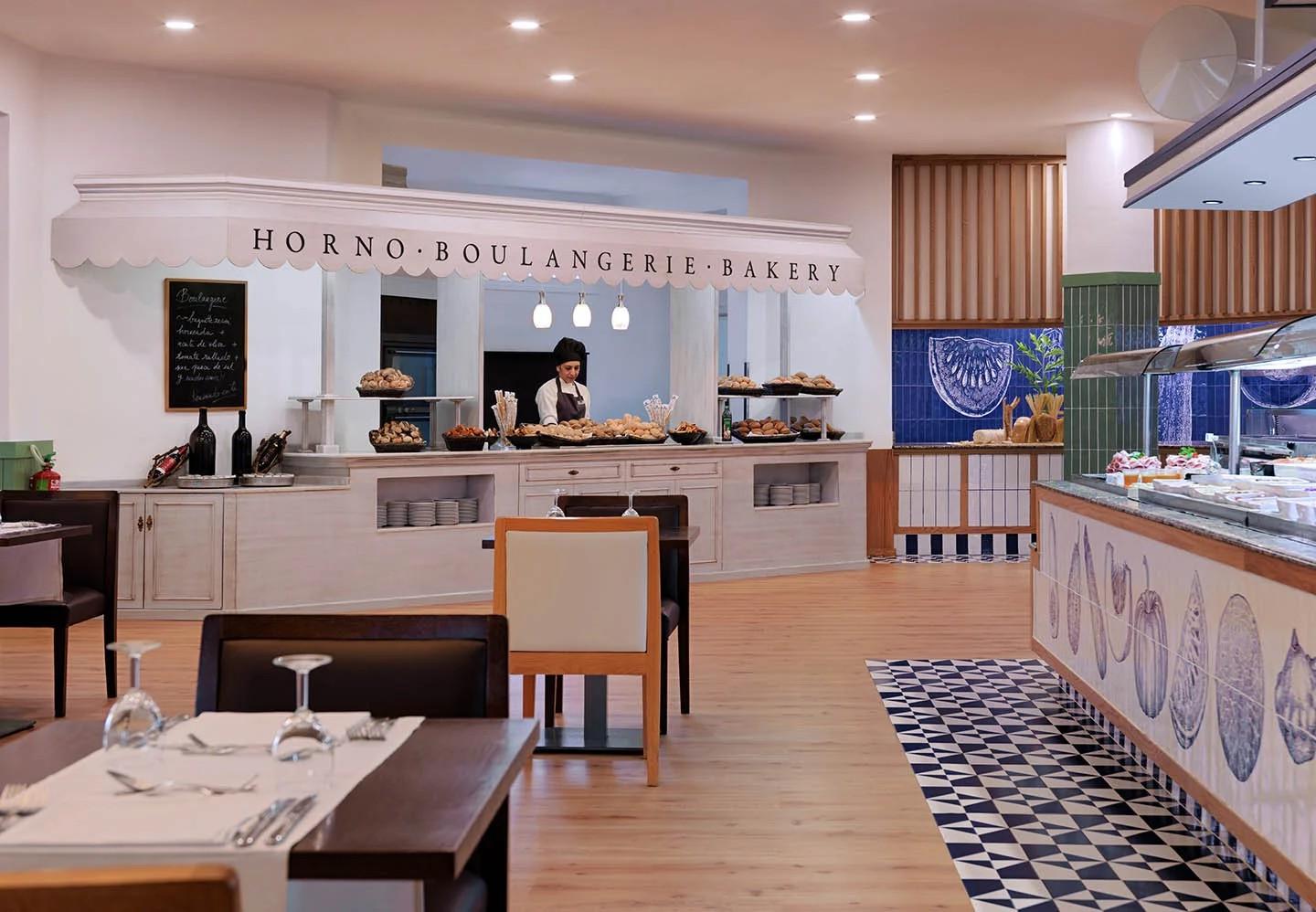 Hotel H10 Las Palmeras slide 3