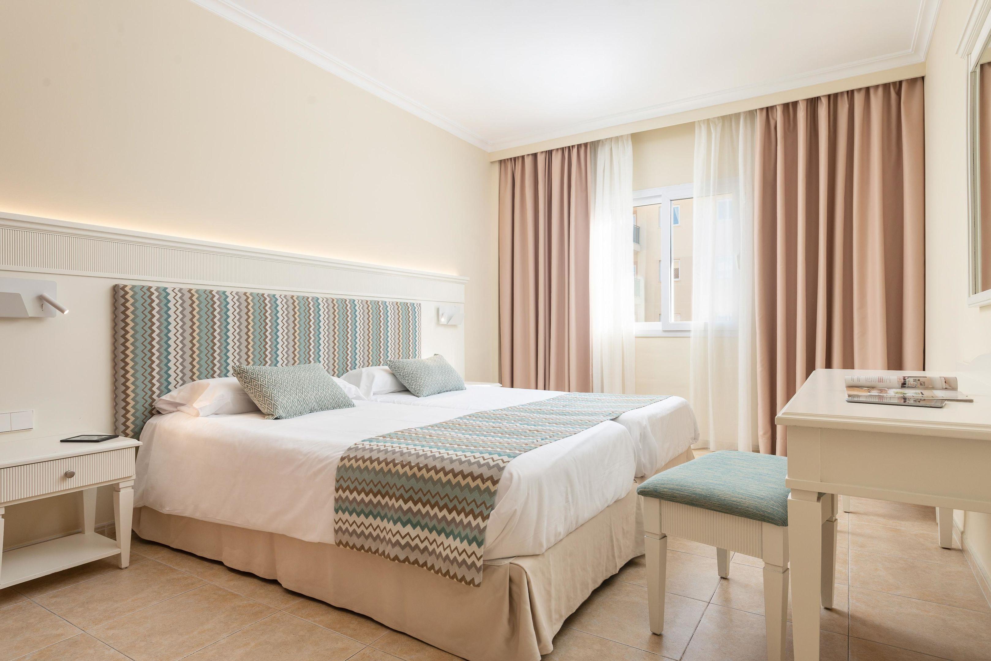 Can Picafort Palace slide 5