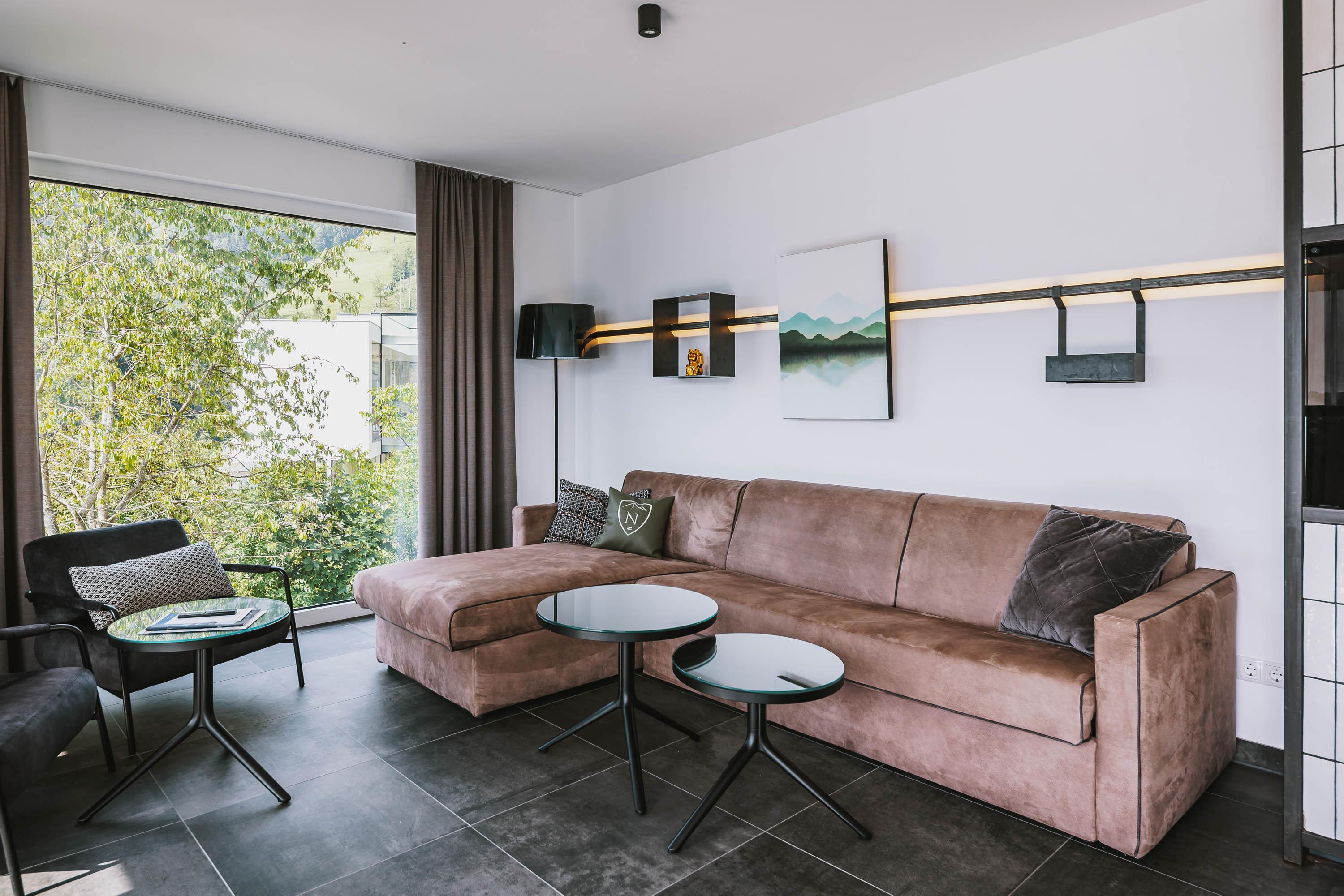 Nikolaus by Avenida slide 2