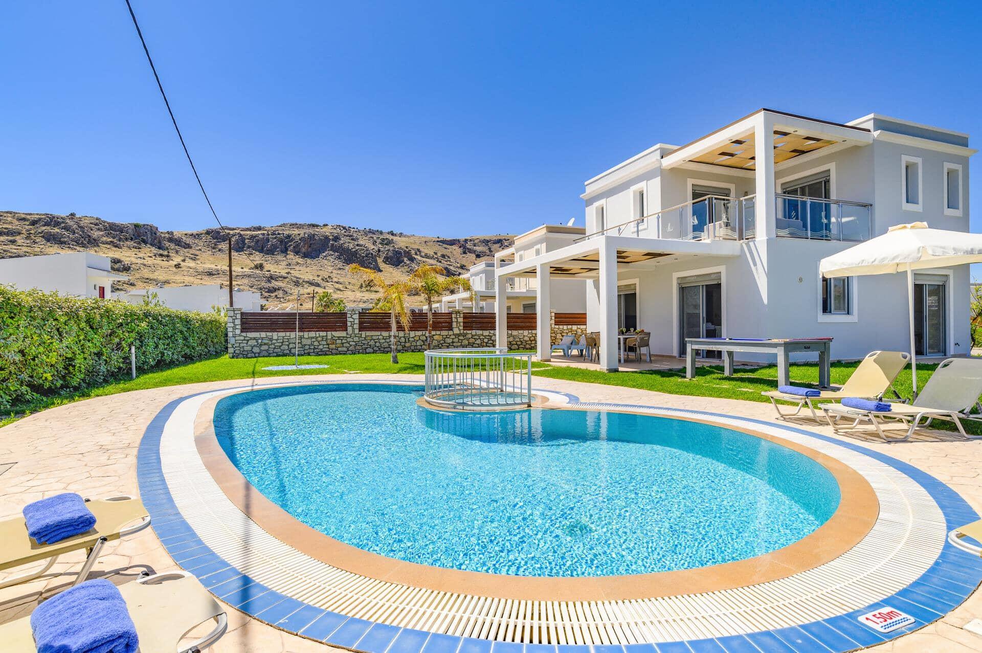 Hotel Kamari Plus slide 3