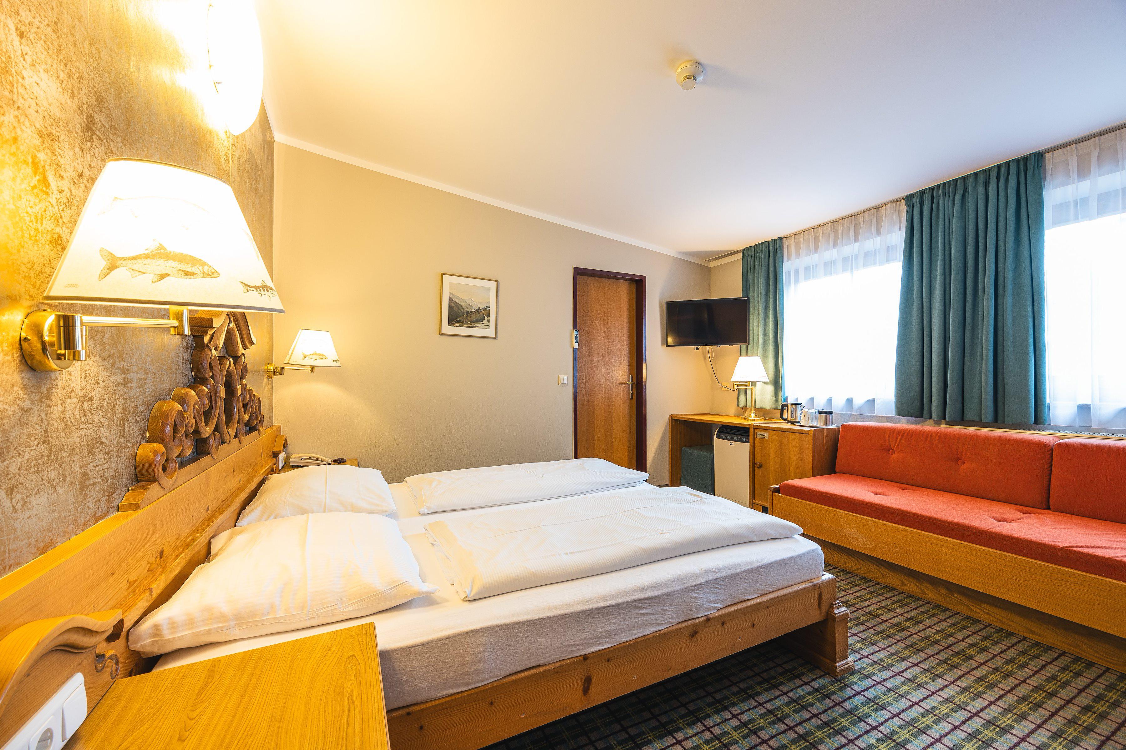 Hotel Fish Inn Zell slide 5