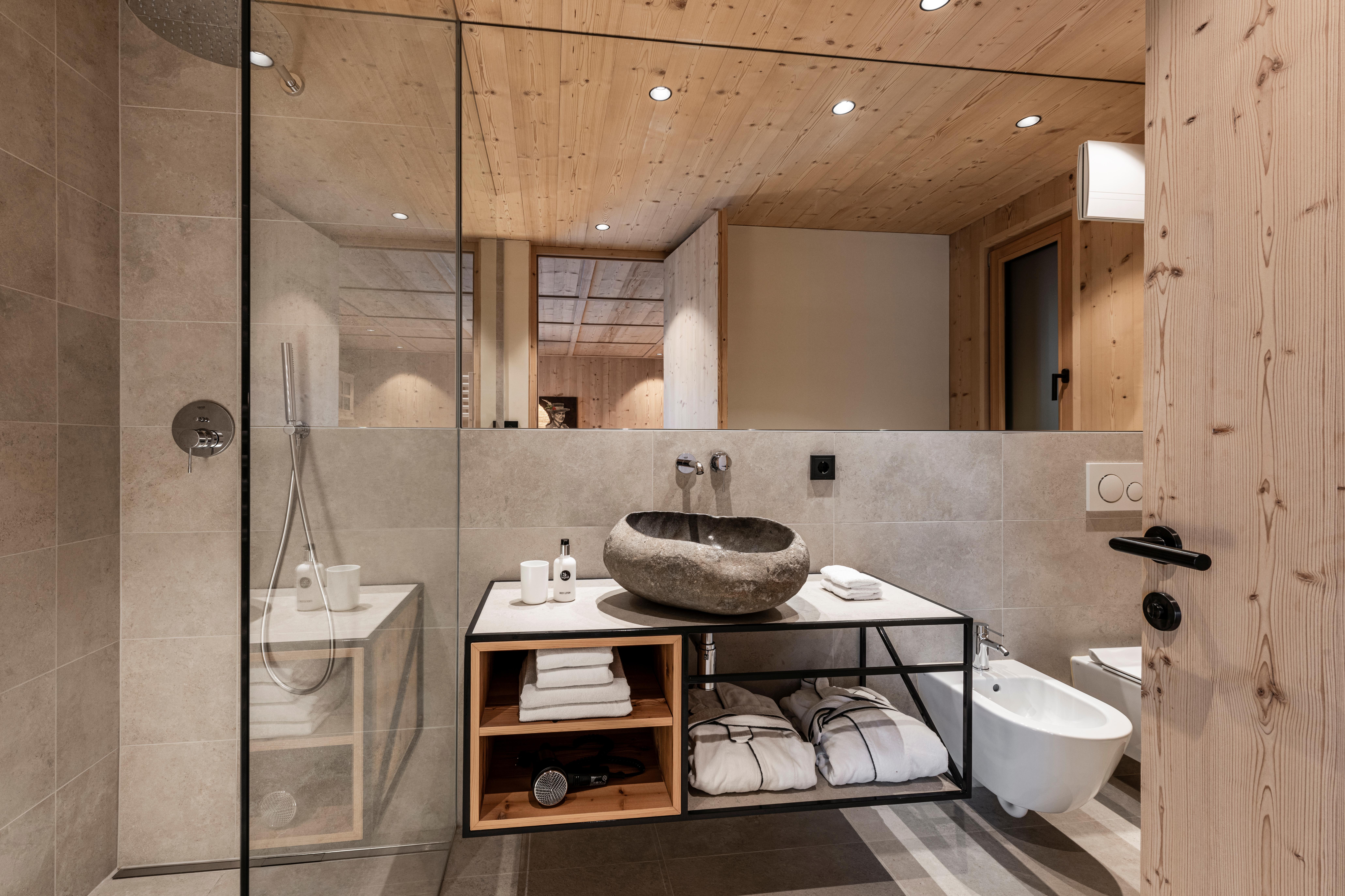 Presulis Apartments slide 5