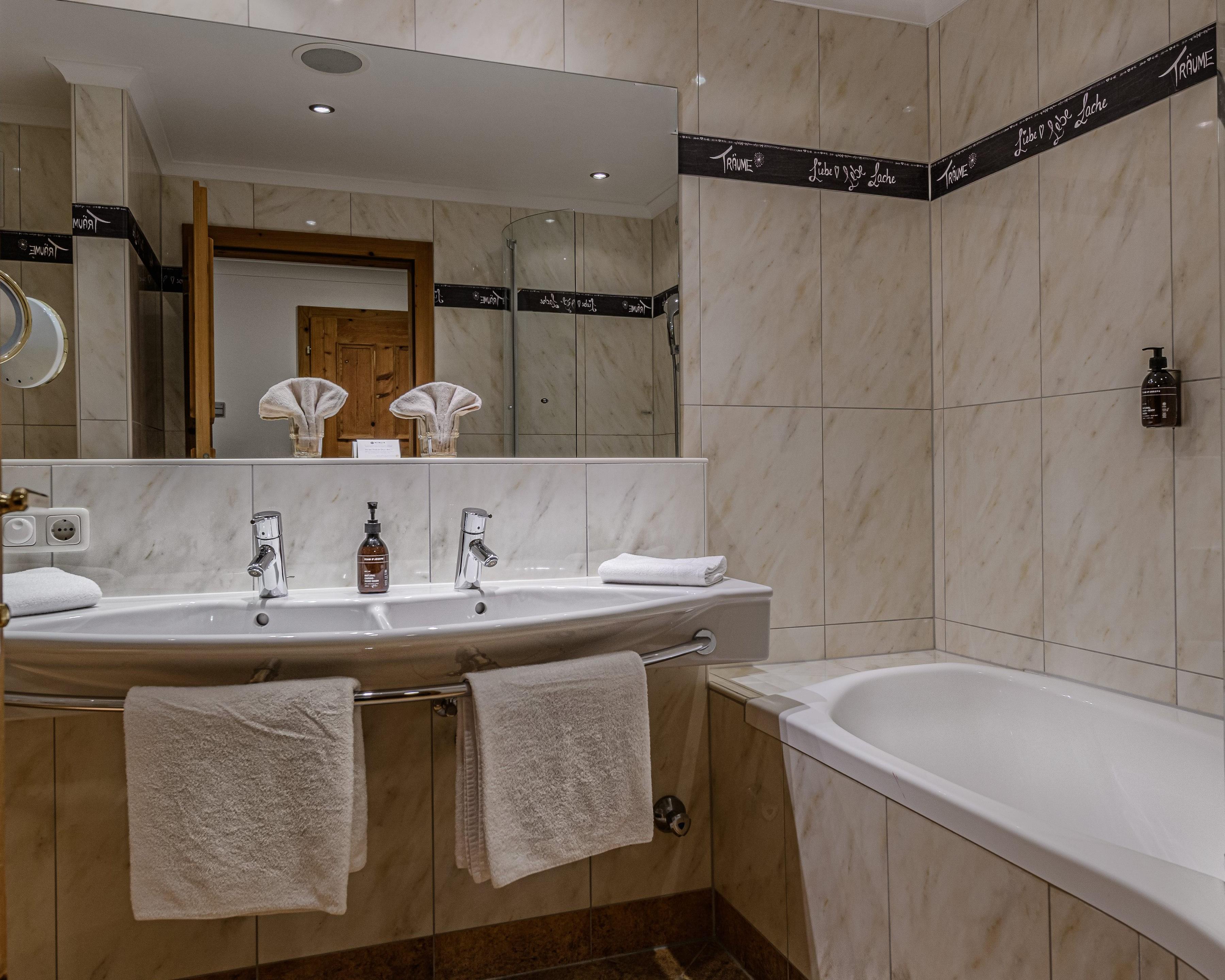 Hotel Alpin Juwel slide 3