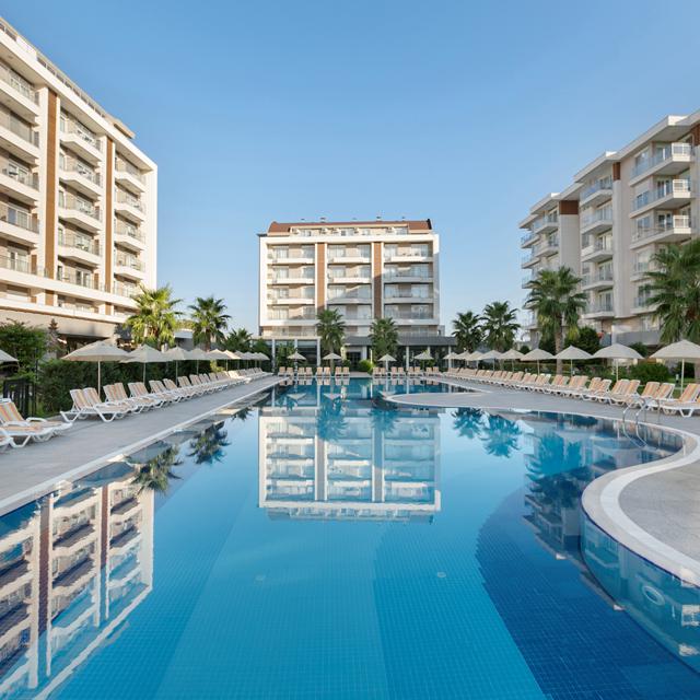 Hotel Greenwood Suites