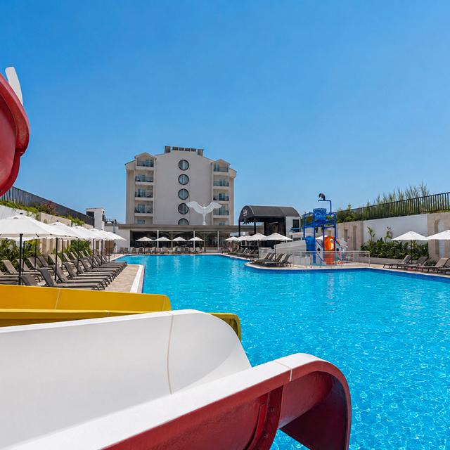 Hotel Q Ella Beach